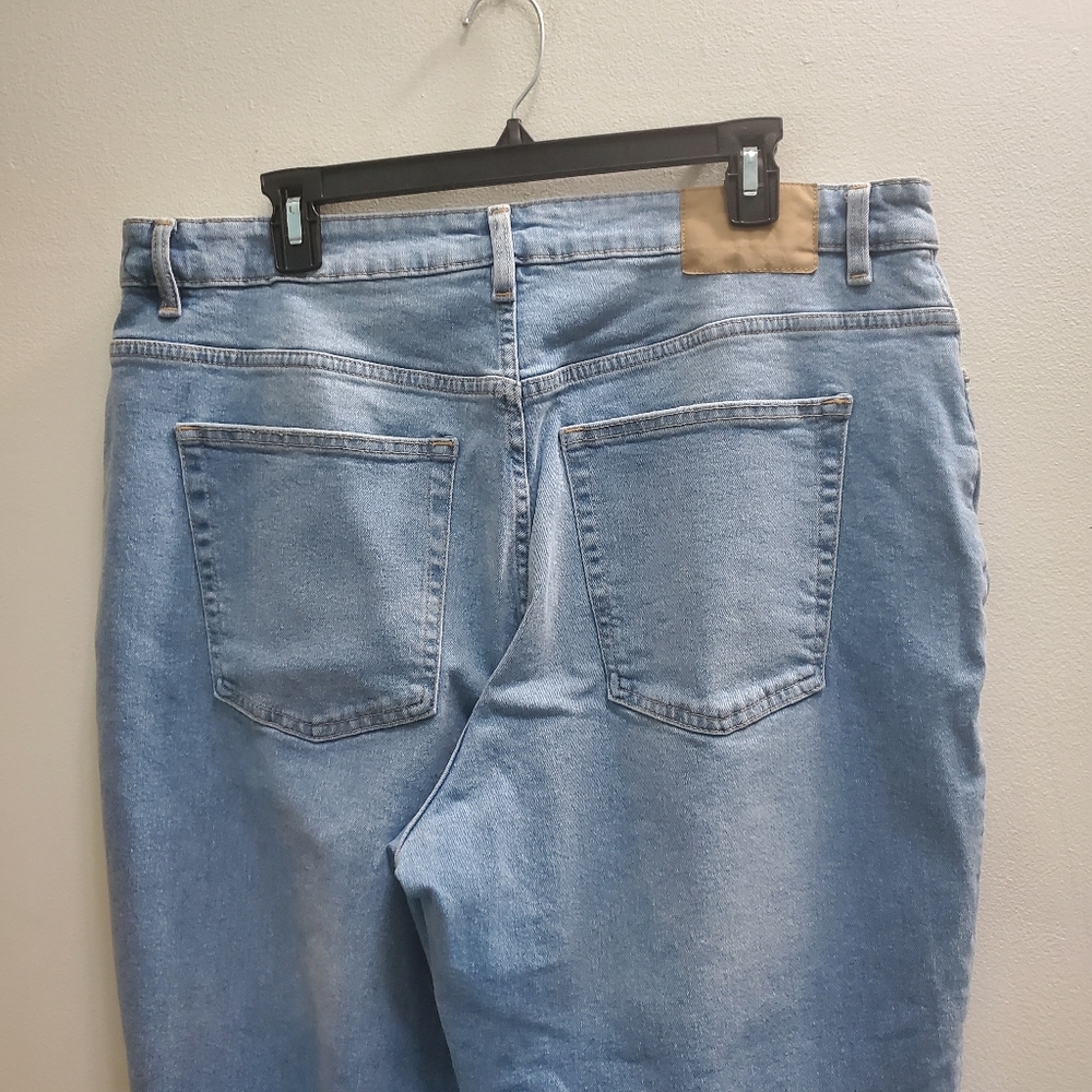 H&M Plus Size Mom Jeans High Waisted Light Blue Wash Size 18 - Picture 6 of 13